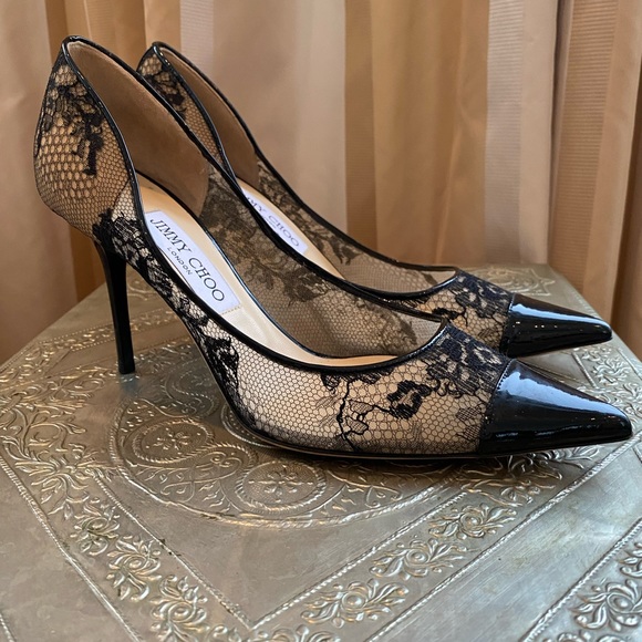 Virtually new lace and patent leather pumps. Jimmy Choo. - Picture 4 of 7